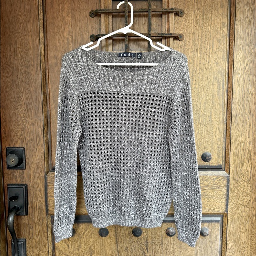 Fade long sleeve round neck knit sweaters size XL